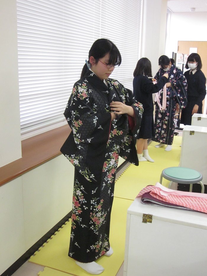 和服　陰毛 中2家庭科で着物の着付け - 清泉女学院中学高等学校